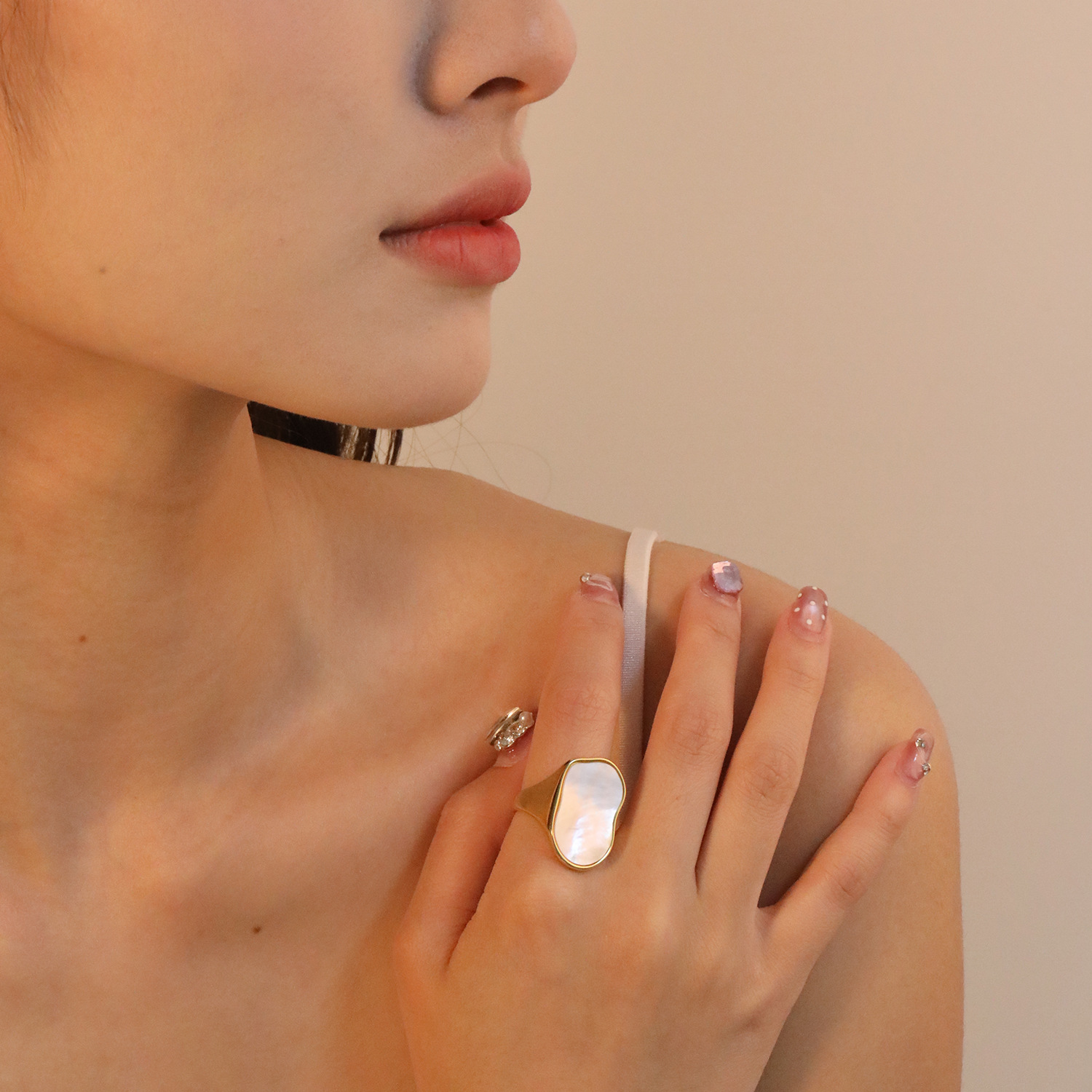 White Shell Ring - Image 4